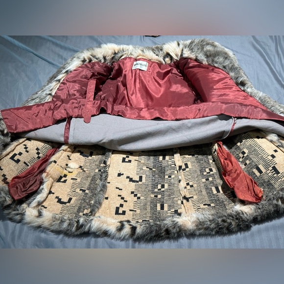 💗Vintage💗 Irving Posluns: Women’s Vintage Faux Fur Coat- Size 11-12 - Picture 7 of 14